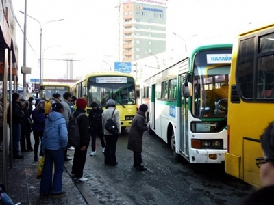 Зам тээврийн ослын улмаас 6 хүн гэмтжээ
