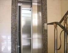 Лифтэнд гацсан хүүхдүүдийг аюулгүй гаргажээ