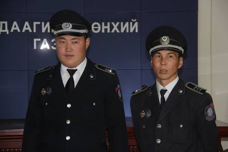 Цагдаа хүний амь аварчээ