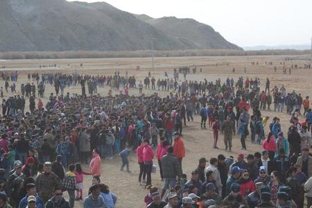 Баянхонгор сумын 18 мянган иргэнийг нүүлгэн шилжүүлэв