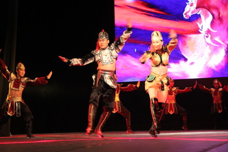 Чуулгынхан зургаан алтан цомтой ирлээ