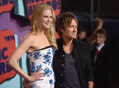 Кидманыг нөхөр нь хуурчээ