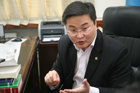 Ж.Сүхбаатар: Үндсэн хууль хүчин төгөлдөр болно гэдэг нь хууль мөрдөгдөж эхлэх гараа