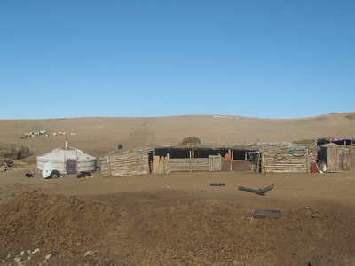 Малын өвөлжөө шатсанаас 200 төл хорогджээ