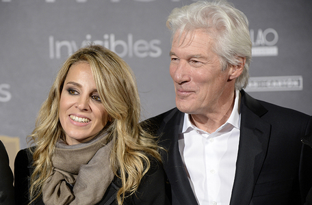 Ричард Гир хуримаа хийнэ