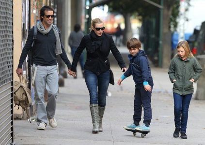 Хүүхдүүддээ нийгмийн сүлжээ ашиглахыг хоригложээ