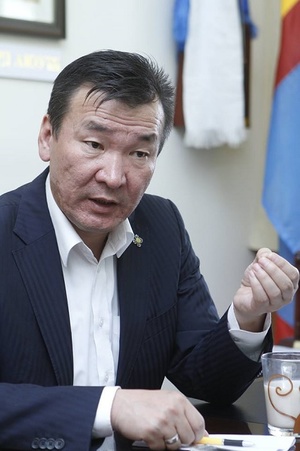 С.Ганбаатар: Том зургаар харвал 2016 оны төсөв бодитой байх үндэс алга