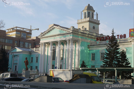 Нийслэлийн удирдлагууд олон хүүхдийн ирээдүйгээр тоглох гэж байна