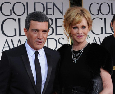 Бандерас эхнэртээ нөхөн төлбөр өгөхөөр болжээ