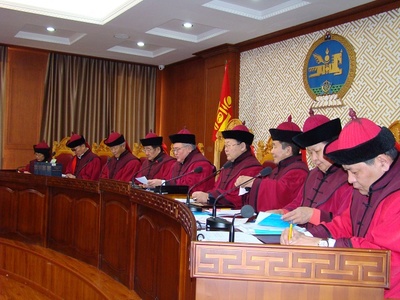 Цэцийн их суудлын хуралдаан 21 хоногоор хойшиллоо