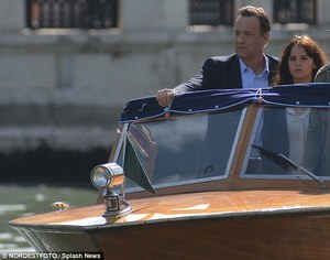 Том Хэнкс зураг авалтын үеэр бэртжээ