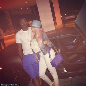 Ники Минаж хуримаа хийжээ