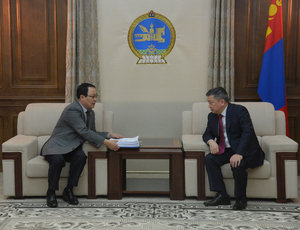 Хууль зүйн сайд Д.Дорлигжав хуулийн төслүүд өргөн барив 