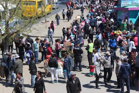 Гар дээрээс наймаа хийгчдийг торгожээ