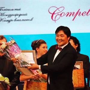 Г.Ариунбаатар Буриадын төрийн шагнал хүртжээ