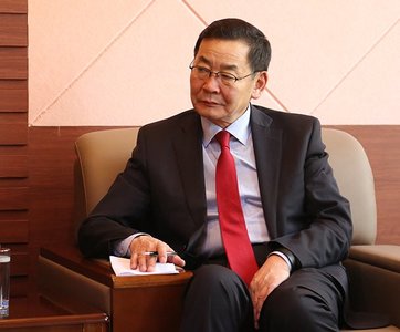 Н.Лүндэндорж лекц уншина