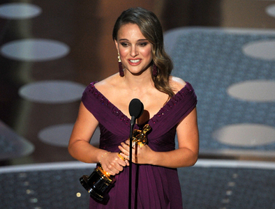 Натали Портман “Оскар”-аа гээжээ