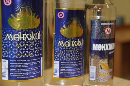 10 мянган хуурамч архи хураажээ