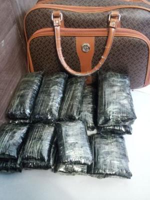 Байгалийн чулуу хилээр нэвтрүүлэхийг завдав