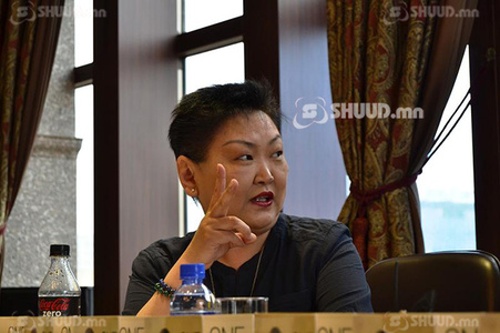 Б.Ангирмаа: Хайр бол аяндаа бий болдог, гүйгээд ирдэг зүйл