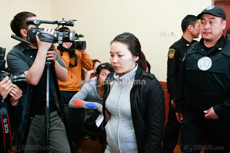 Жирэмсэн хүн хүүхэд зодож байсан гэхээр хэцүү байна