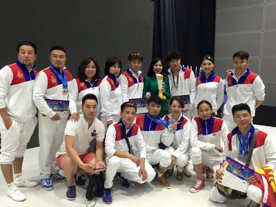 Монголын гоо сайханчид ”Алтан цом”-ын эзэн болжээ