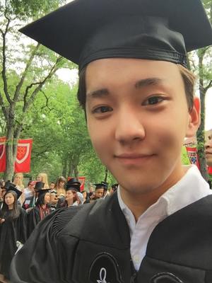 21 настай Монгол залуу Харвард төгслөө