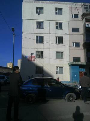 Цонхны тавцан дээр гарсан хүүг аюулгүй буулгажээ