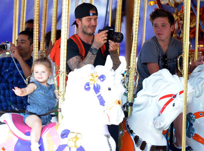 Бекхэмийн хүү дэлгүүртэй болно