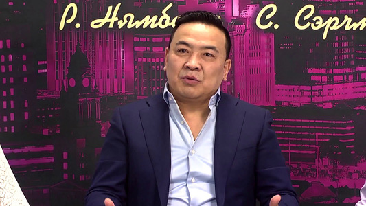 Жүжигчин Аглуу түлэгдсэн хөвгүүдийг эргэлээ