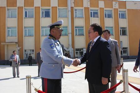 Генерал Ц.Бямбажавыг Сүхбаатарын одонгоор шагналаа