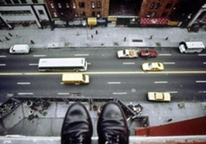 Өндрөөс үсрэхийг завдсан эмэгтэйг эсэн мэнд буулгажээ