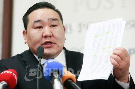 Д.Дагвадорж нэр төрөө сэргээлгэхээр шүүхэд ханджээ