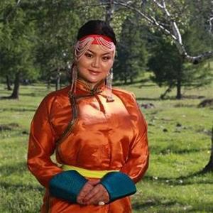 Дуучин Д.Бурмаа турахаар шийдэв