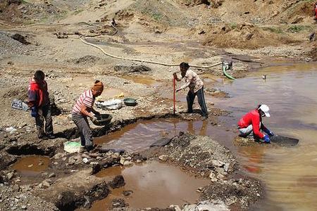 Хууль бусаар алт олборлож байсан этгээдүүдийг илрүүлжээ