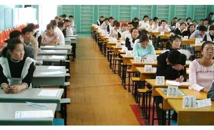 Шалгалтын материал задалсан багшийг ажлаас нь халжээ