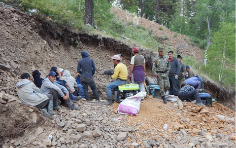 Ноён ууланд нинжа нар дахин халджээ