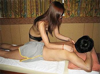  “Гулгаа массаж” нэрээр биеийг нь үнэлүүлж байжээ