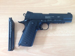 Хийн гар буу хилээр нэвтрүүлэхийг завдав