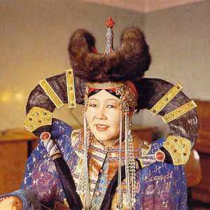 “Уяхан замбуутивийн наран” дундговьчуудын шүтээн болно