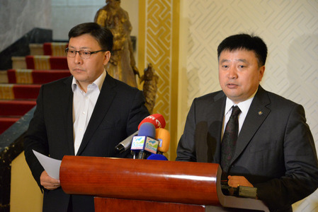 С.Батболд, Ж.Батзандан нар мэдээлэл хийв