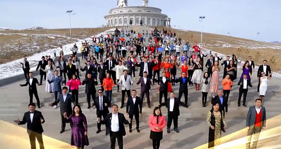 Наадмаар ”Хошин урлаг”-ийнхан нэгдэж, тоглоно