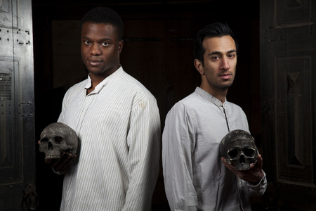 Лондонгийн театрынхан ирж, Гамлетыг ”амилуулна”