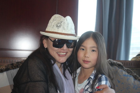 Төрийн хүндэтгэлийн тоглолтод Б.Сарантуяа охинтойгоо дуулна 