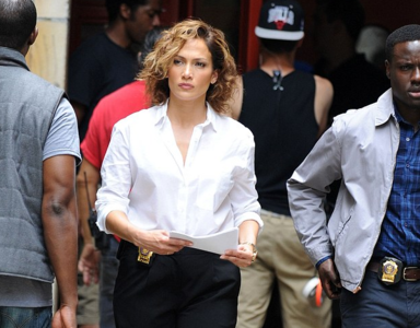 Женнифер Лопез таргалжээ