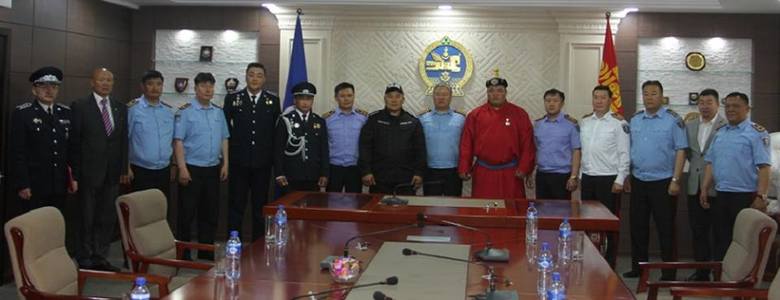 Г.Ариунбаатарт цагдаагийн ахмад цол олголоо