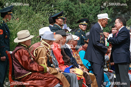 Ахмад дайчдыг шагналаа