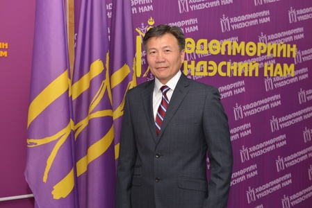 Эрүүл мэндийн салбарын ажилтны өдөрт зориулсан мэндчилгээ