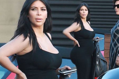 Кардашиан нүцгэлж, гэдсээ шалгуулна