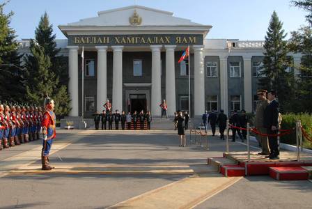 Катарын Батлан хамгаалахын сайд айлчилж байна